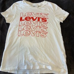 Levi’s white tee with brand print